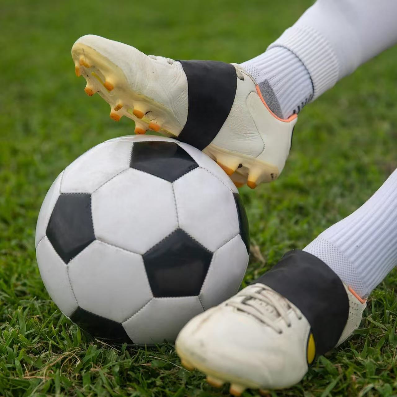 1Pair Football Soccer Lace Ban - Silicone Sport Band recensione e prezzo